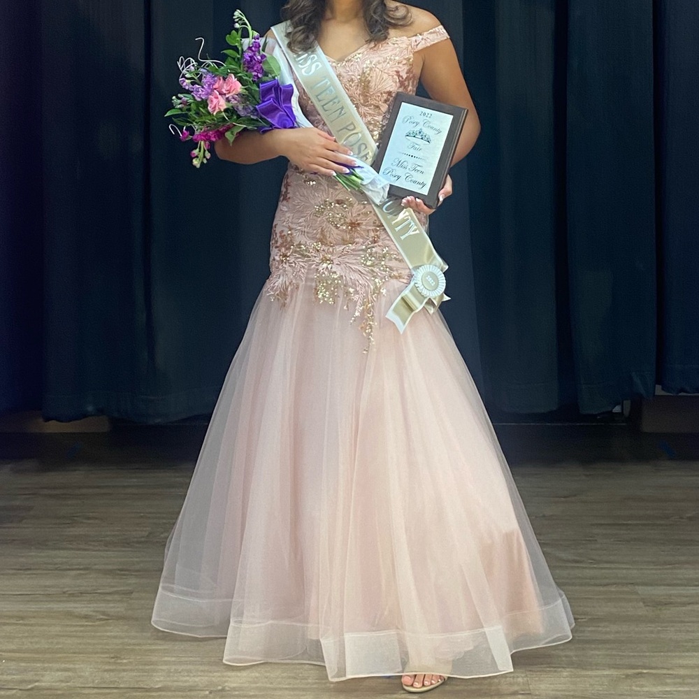 PROM DRESS - Picture 2 of 4
